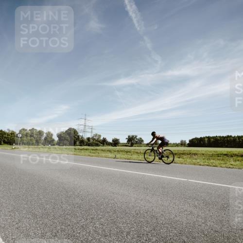 07.09.2025 - 19. Norderstedt Triathlon Michael Burmester http://msf.ph/oto/8852170 07.09.2025 11:31:28 Radfahren 749, 771 meine-sportfotos.de