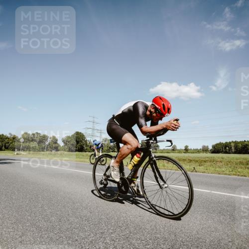 07.09.2025 - 19. Norderstedt Triathlon Michael Burmester http://msf.ph/oto/8852207 07.09.2025 14:33:04 Radfahren 880, 911 meine-sportfotos.de