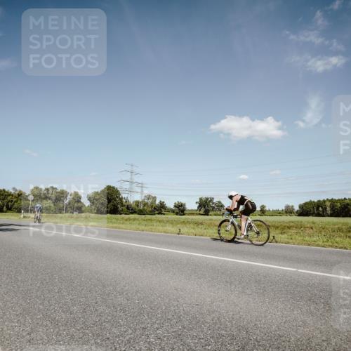 07.09.2025 - 19. Norderstedt Triathlon Michael Burmester http://msf.ph/oto/8852210 07.09.2025 14:33:05 Radfahren 880, 911 meine-sportfotos.de