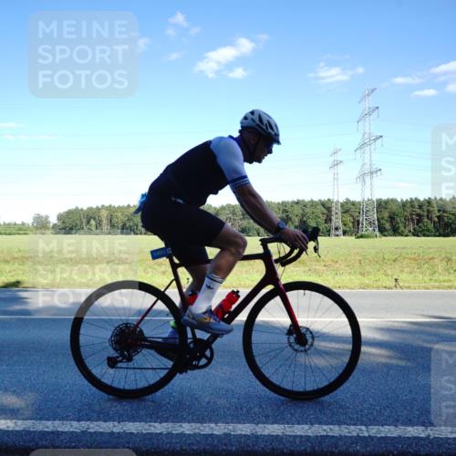 07.09.2025 - 19. Norderstedt Triathlon Michael Burmester http://msf.ph/oto/8852553 07.09.2025 15:53:31 Radfahren 505, 864, 953, 1400 meine-sportfotos.de