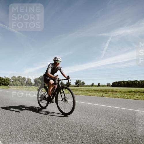 07.09.2025 - 19. Norderstedt Triathlon Michael Burmester http://msf.ph/oto/8852706 07.09.2025 11:38:29 Radfahren 184, 719, 720 meine-sportfotos.de
