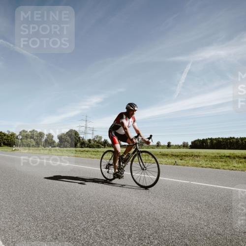 07.09.2025 - 19. Norderstedt Triathlon Michael Burmester http://msf.ph/oto/8852713 07.09.2025 11:38:34 Radfahren 860, 1236 meine-sportfotos.de