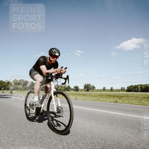 07.09.2025 - 19. Norderstedt Triathlon Michael Burmester http://msf.ph/oto/8852771 07.09.2025 14:38:30 Radfahren 422, 877 meine-sportfotos.de