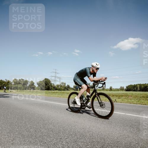 07.09.2025 - 19. Norderstedt Triathlon Michael Burmester http://msf.ph/oto/8852788 07.09.2025 14:38:39 Radfahren 398, 459, 460, 1404 meine-sportfotos.de