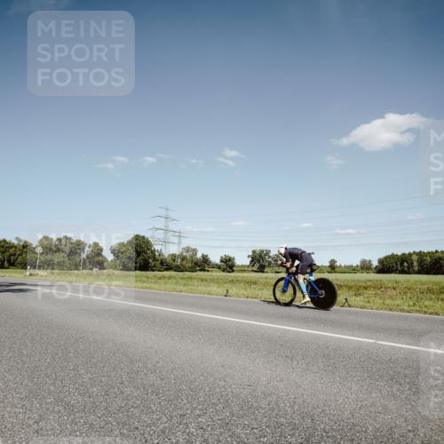 07.09.2025 - 19. Norderstedt Triathlon Michael Burmester http://msf.ph/oto/8852792 07.09.2025 14:38:39 Radfahren 398, 459, 460, 1404 meine-sportfotos.de
