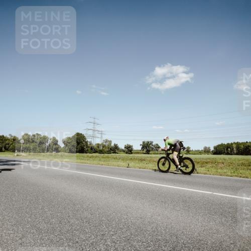 07.09.2025 - 19. Norderstedt Triathlon Michael Burmester http://msf.ph/oto/8852952 07.09.2025 14:40:52 Radfahren 364, 1414 meine-sportfotos.de