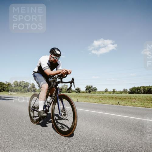 07.09.2025 - 19. Norderstedt Triathlon Michael Burmester http://msf.ph/oto/8852956 07.09.2025 14:40:53 Radfahren 364, 1034, 1414 meine-sportfotos.de