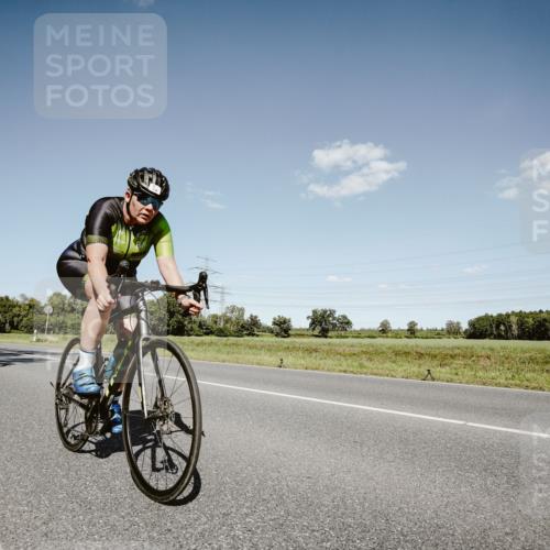 07.09.2025 - 19. Norderstedt Triathlon Michael Burmester http://msf.ph/oto/8852987 07.09.2025 14:41:18 Radfahren 454, 990, 992 meine-sportfotos.de