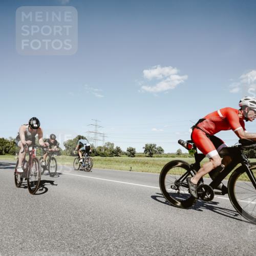 07.09.2025 - 19. Norderstedt Triathlon Michael Burmester http://msf.ph/oto/8853005 07.09.2025 14:41:23 Radfahren 437, 449, 896, 976, 989, 992, 1501 meine-sportfotos.de