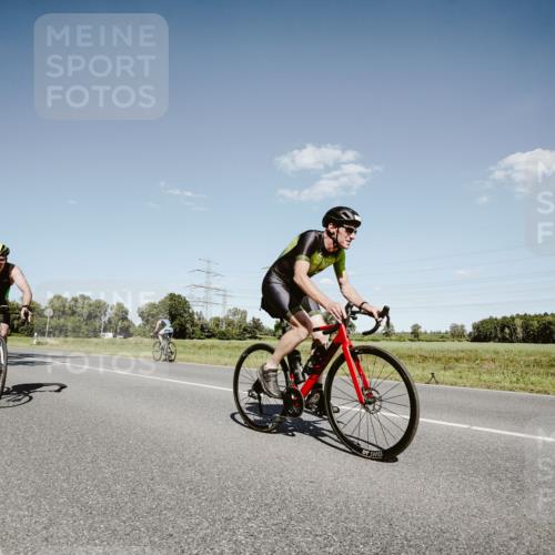 07.09.2025 - 19. Norderstedt Triathlon Michael Burmester http://msf.ph/oto/8853084 07.09.2025 14:41:57 Radfahren 391, 463, 464, 917, 1483, 1488 meine-sportfotos.de