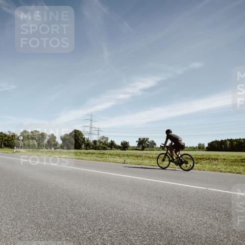 07.09.2025 - 19. Norderstedt Triathlon Michael Burmester http://msf.ph/oto/8853133 07.09.2025 11:44:52 Radfahren 186, 192 meine-sportfotos.de