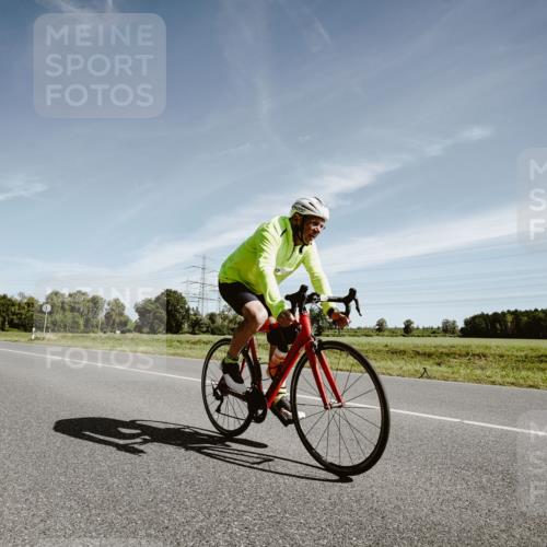 07.09.2025 - 19. Norderstedt Triathlon Michael Burmester http://msf.ph/oto/8853196 07.09.2025 11:45:59 Radfahren 162, 163, 170, 1383 meine-sportfotos.de