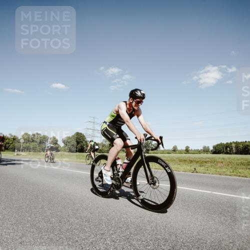 07.09.2025 - 19. Norderstedt Triathlon Michael Burmester http://msf.ph/oto/8853240 07.09.2025 14:43:23 Radfahren 960, 995 meine-sportfotos.de