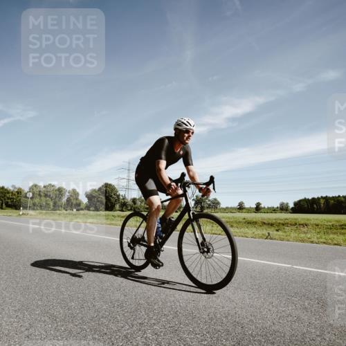 07.09.2025 - 19. Norderstedt Triathlon Michael Burmester http://msf.ph/oto/8853279 07.09.2025 11:47:11 Radfahren 1357 meine-sportfotos.de