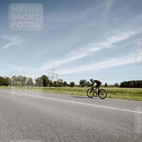 07.09.2025 - 19. Norderstedt Triathlon Michael Burmester http://msf.ph/oto/8853486 07.09.2025 11:50:14 Radfahren 228, 819 meine-sportfotos.de