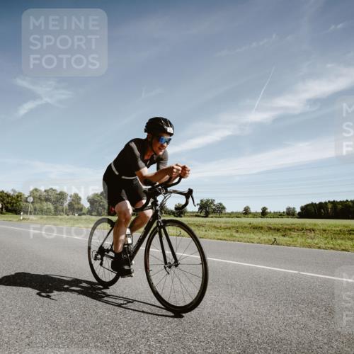 07.09.2025 - 19. Norderstedt Triathlon Michael Burmester http://msf.ph/oto/8853571 07.09.2025 11:51:43 Radfahren 859, 860 meine-sportfotos.de
