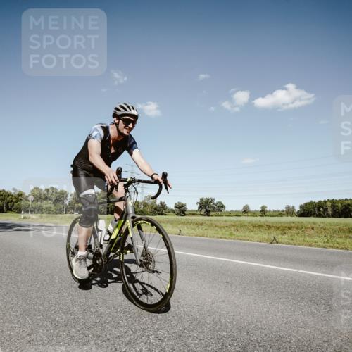 07.09.2025 - 19. Norderstedt Triathlon Michael Burmester http://msf.ph/oto/8853618 07.09.2025 14:48:51 Radfahren 410, 1510 meine-sportfotos.de