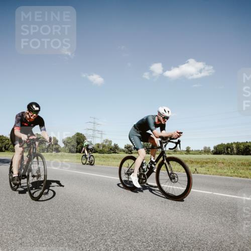 07.09.2025 - 19. Norderstedt Triathlon Michael Burmester http://msf.ph/oto/8853670 07.09.2025 14:49:30 Radfahren 398, 1404, 1430 meine-sportfotos.de