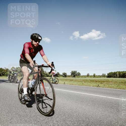 07.09.2025 - 19. Norderstedt Triathlon Michael Burmester http://msf.ph/oto/8853691 07.09.2025 14:49:42 Radfahren 900, 1465, 1484 meine-sportfotos.de