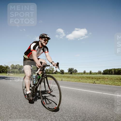 07.09.2025 - 19. Norderstedt Triathlon Michael Burmester http://msf.ph/oto/8853761 07.09.2025 14:50:44 Radfahren 863, 877 meine-sportfotos.de