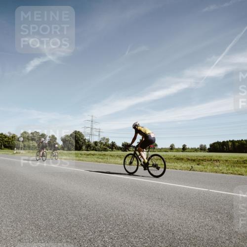 07.09.2025 - 19. Norderstedt Triathlon Michael Burmester http://msf.ph/oto/8853842 07.09.2025 11:54:31 Radfahren 215 meine-sportfotos.de