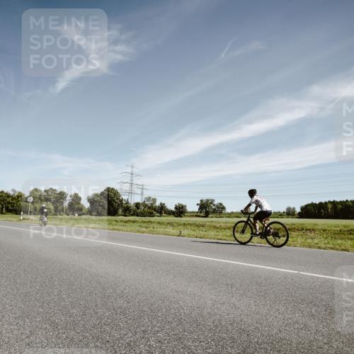 07.09.2025 - 19. Norderstedt Triathlon Michael Burmester http://msf.ph/oto/8854024 07.09.2025 11:56:44 Radfahren 164, 1334, 1346 meine-sportfotos.de