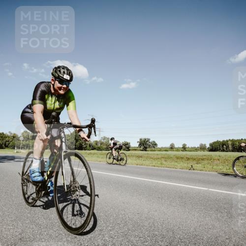 07.09.2025 - 19. Norderstedt Triathlon Michael Burmester http://msf.ph/oto/8854025 07.09.2025 14:54:58 Radfahren 454, 463, 464 meine-sportfotos.de