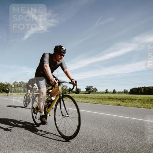 07.09.2025 - 19. Norderstedt Triathlon Michael Burmester http://msf.ph/oto/8854027 07.09.2025 11:56:46 Radfahren 164, 1334, 1346 meine-sportfotos.de