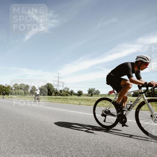 07.09.2025 - 19. Norderstedt Triathlon Michael Burmester http://msf.ph/oto/8854030 07.09.2025 11:56:46 Radfahren 164, 1334, 1346 meine-sportfotos.de