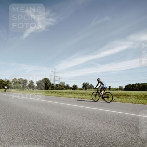 07.09.2025 - 19. Norderstedt Triathlon Michael Burmester http://msf.ph/oto/8854036 07.09.2025 11:56:48 Radfahren 140, 164, 1334, 1346 meine-sportfotos.de