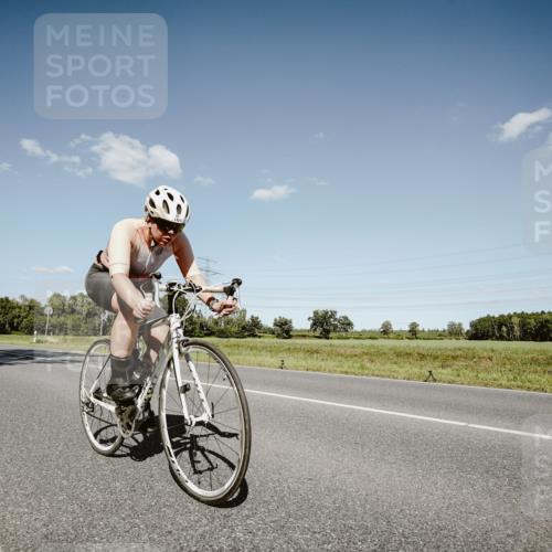 07.09.2025 - 19. Norderstedt Triathlon Michael Burmester http://msf.ph/oto/8854044 07.09.2025 14:55:27 Radfahren 1424 meine-sportfotos.de