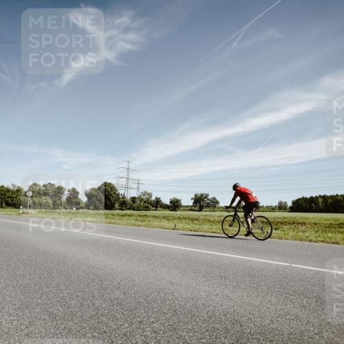 07.09.2025 - 19. Norderstedt Triathlon Michael Burmester http://msf.ph/oto/8854121 07.09.2025 11:57:35 Radfahren 1249 meine-sportfotos.de