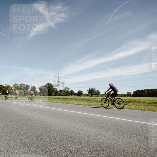 07.09.2025 - 19. Norderstedt Triathlon Michael Burmester http://msf.ph/oto/8854414 07.09.2025 11:57:51 Radfahren 186, 202, 1365 meine-sportfotos.de