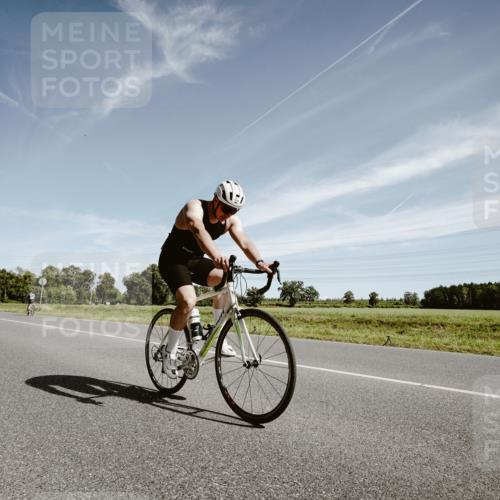07.09.2025 - 19. Norderstedt Triathlon Michael Burmester http://msf.ph/oto/8854462 07.09.2025 11:58:27 Radfahren 233, 1306, 1359 meine-sportfotos.de