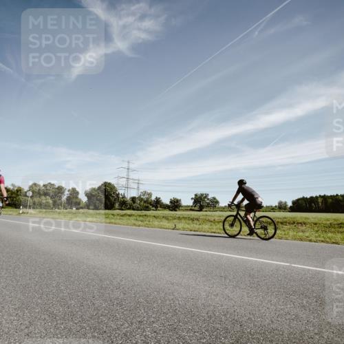 07.09.2025 - 19. Norderstedt Triathlon Michael Burmester http://msf.ph/oto/8854466 07.09.2025 11:58:28 Radfahren 233, 1306, 1359 meine-sportfotos.de