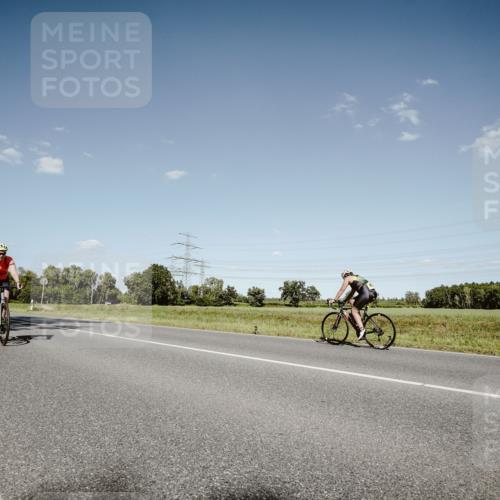 07.09.2025 - 19. Norderstedt Triathlon Michael Burmester http://msf.ph/oto/8854493 07.09.2025 14:58:15 Radfahren 377, 390 meine-sportfotos.de