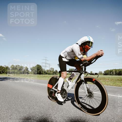 07.09.2025 - 19. Norderstedt Triathlon Michael Burmester http://msf.ph/oto/8854559 07.09.2025 14:59:50 Radfahren 1501 meine-sportfotos.de