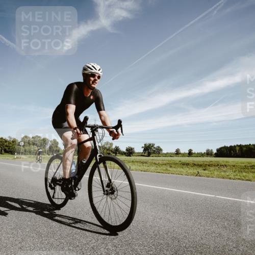 07.09.2025 - 19. Norderstedt Triathlon Michael Burmester http://msf.ph/oto/8854603 07.09.2025 11:59:39 Radfahren 138, 146, 192, 1357 meine-sportfotos.de