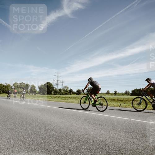07.09.2025 - 19. Norderstedt Triathlon Michael Burmester http://msf.ph/oto/8854652 07.09.2025 12:00:01 Radfahren 155, 758, 1333, 1351 meine-sportfotos.de