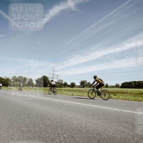 07.09.2025 - 19. Norderstedt Triathlon Michael Burmester http://msf.ph/oto/8854761 07.09.2025 12:01:01 Radfahren 850, 1327 meine-sportfotos.de