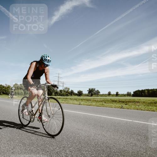 07.09.2025 - 19. Norderstedt Triathlon Michael Burmester http://msf.ph/oto/8854852 07.09.2025 12:01:42 Radfahren 302, 695, 898, 1380 meine-sportfotos.de