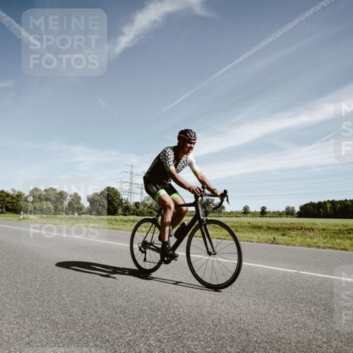 07.09.2025 - 19. Norderstedt Triathlon Michael Burmester http://msf.ph/oto/8854856 07.09.2025 12:01:44 Radfahren 302, 898, 1380 meine-sportfotos.de