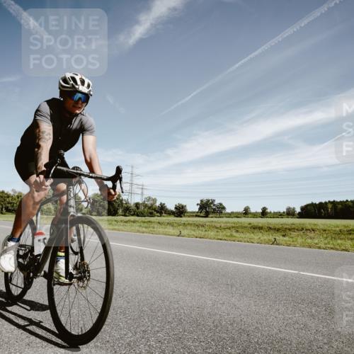 07.09.2025 - 19. Norderstedt Triathlon Michael Burmester http://msf.ph/oto/8854916 07.09.2025 12:02:32 Radfahren 776, 1223, 1386 meine-sportfotos.de