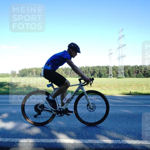 07.09.2025 - 19. Norderstedt Triathlon Michael Burmester http://msf.ph/oto/8854940 07.09.2025 16:31:42 Radfahren 886, 890 meine-sportfotos.de