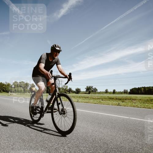 07.09.2025 - 19. Norderstedt Triathlon Michael Burmester http://msf.ph/oto/8854951 07.09.2025 12:02:51 Radfahren 210, 728, 851, 1249 meine-sportfotos.de