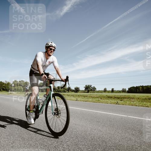 07.09.2025 - 19. Norderstedt Triathlon Michael Burmester http://msf.ph/oto/8855015 07.09.2025 12:03:16 Radfahren 737, 761 meine-sportfotos.de