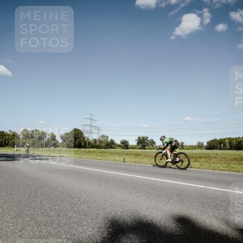07.09.2025 - 19. Norderstedt Triathlon Michael Burmester http://msf.ph/oto/8855121 07.09.2025 15:07:51 Radfahren 442, 464 meine-sportfotos.de