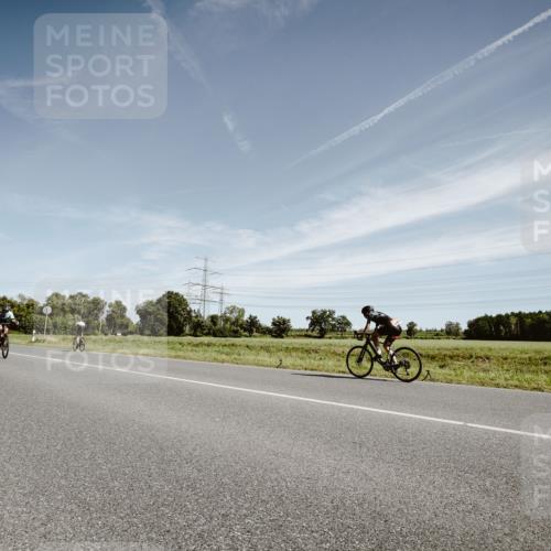 07.09.2025 - 19. Norderstedt Triathlon Michael Burmester http://msf.ph/oto/8855251 07.09.2025 12:05:51 Radfahren 245, 717, 741, 800 meine-sportfotos.de