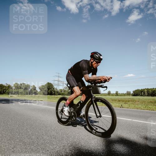 07.09.2025 - 19. Norderstedt Triathlon Michael Burmester http://msf.ph/oto/8855350 07.09.2025 15:10:51 Radfahren 932, 951 meine-sportfotos.de