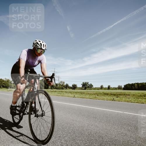07.09.2025 - 19. Norderstedt Triathlon Michael Burmester http://msf.ph/oto/8855369 07.09.2025 12:07:11 Radfahren 176, 709, 778, 828 meine-sportfotos.de